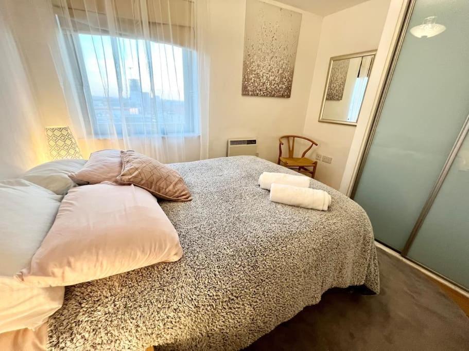 شقة Cosy Flat Right Opp Tube Station لندن المظهر الخارجي الصورة